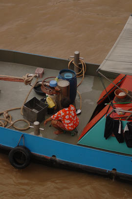 Barge and tug people (7).NEF